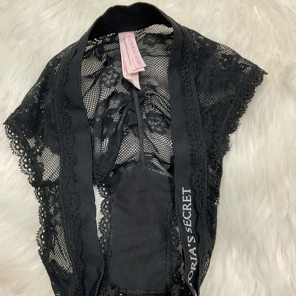 Bombshell Victoria's Secret Black Lace Bra and Panty Set - Picture 5 of 13